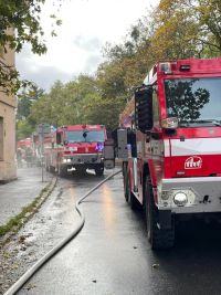 V areálu bývalé Poldi Kladno hořelo. Vzňal se odpad navršený ve sklepě jedné z budov