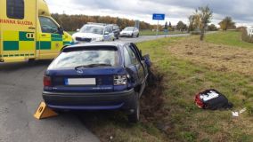 Mezi obcemi Sýkořice a Běleč došlo k havárii dvou aut. Na místě byli zranění, přistál tam vrtulník