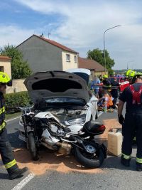 Zásah vrtulníku ve Smečně. Motorkář nedobrzdil