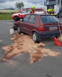 Dopolední nehoda u Bělče. Auto skončilo na střeše