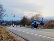 Obrazem: Čtyři auta v sobě, deset zraněných včetně tří dětí. Takto zaměstnala nehoda na Benešosku složky středočeských záchranářů