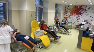 Budoucí zdravotničtí záchranáři darovali hromadně krev