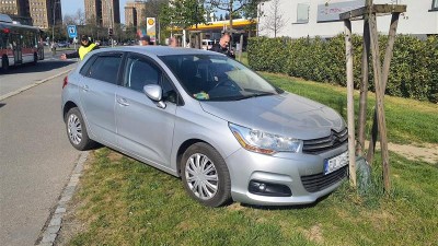 Auto bez řidiče jelo po V&iacute;tězn&eacute;