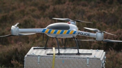 Policisté budou mít nové drony, zaměřovací techniku, záchrannářské batohy, hasi