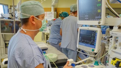 Nemocnice Kladno získala nové přístroje za sedm milionů. Zjistí, jak je pacient uspaný