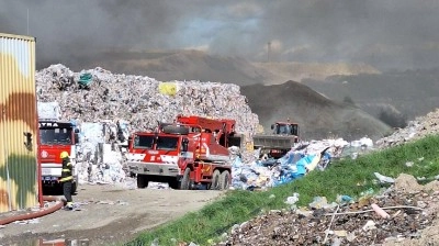 Požár skládky v Rynholci: Pomohou kontejnery na elektromobily
