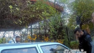 Kladenští strážníci přistihli dalšího piráta silnic, se zákazem řízením v malém autě bez „technické“ vezl pět nepřipoutaných pasažérů