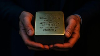 Ve Slaném osadí deset kamenů zmizelých. Připomínají oběti holokaustu