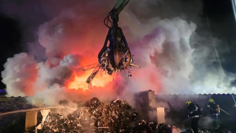 V Kamenn&eacute;m Mostě hořelo ve sběrn&yacute;ch surovin&aacute;ch