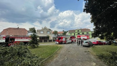 V neděli večer hořela na Kladně vybydlená budova
