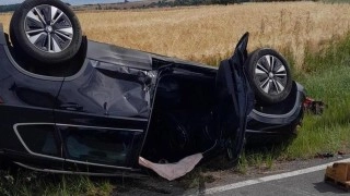 Dopolední nehoda u Bělče. Auto skončilo na střeše