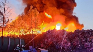 Hasiči: Nevětrejte, ale spaliny z požáru skládky nebezpečné nejsou