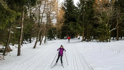 VIDEO: Krušnohorské běžecké stopy v okolí Klínů: Několik tras a skvělé zázemí