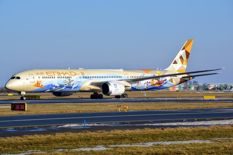 Na Ruzyni l&eacute;talo letadlo Etihad se superhrdiny