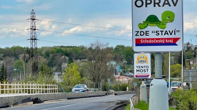 Kladeňáky trápí pomalá oprava mostu do Švermova, město ji ovšem neřídí