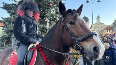 FOTO: Městská policie „kryje záda“ i nebeským bytostem, návštěvu Mikuláše i čertů si Kladeňáci užili