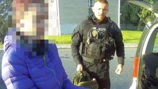Během jediné směny předali kladenští strážníci policistům hned čtyři osoby v pátrání