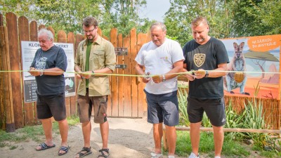 Novou průchozí expozici pro klokany v Zooparku Zájezd otevřel Antonín Panenka