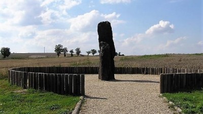 Tip na výlet na Kladensku a Slánsku: Klobucký menhir