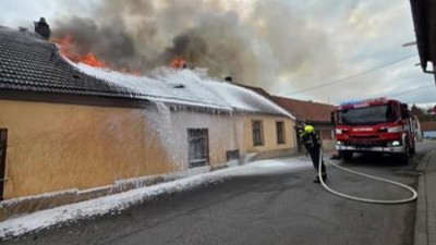 Ve Smečně hořel dům