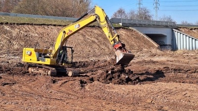 Na dostavbě středočeské části dálnice D7 se podílí stovky dělníků denně