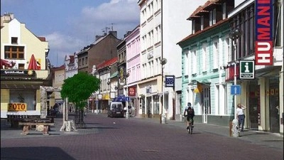 Podnapilý muž bez řidičského oprávnění zaparkoval na pěší zóně v Kladně, trest ho nemine