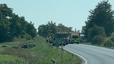 Těžká havárie u sousedů! Silnice na Prahu je zavřená, přistával vrtulník