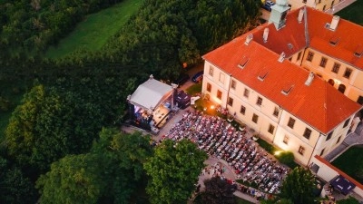 Tereza Mašková, poté Kristián Šebek a další. Kulturní večery se vrací do Zahrady Kladenského zámku 