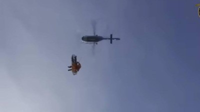 Viděli jste na Slaným létat vrtulník i s nosítky? Tady je důvod, i video