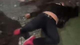 Policie k hromadné rvačce ve Slaném. Zasahovalo zde několik jednotek