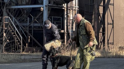 VIDEO: Služební hafani a psovodi trénovali v areálu Poldovky