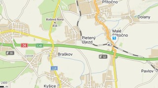 U Pleteného Újezda skončilo auto v poli