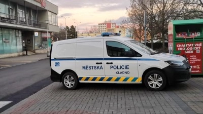 Kladenští strážníci obstarali osamělé seniorce nákup pečiva