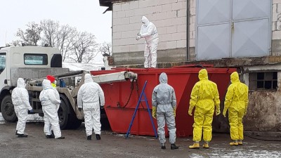 Ptačí chřipka zasáhla chov kachen na Kladensku, hasiči ho museli zlikvidovat