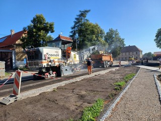 Hostouň má opravenou Posvícenskou náves a průtah