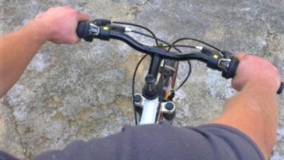 Asistenti prevence kriminality pomáhali dívce, kterou u školy srazil cyklista