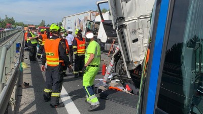 AKTUÁLNĚ: Hromadná nehoda na dálnici D5, místo je téměř neprůjezdné