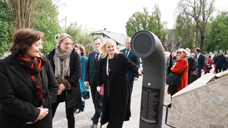 V Nelahozevsi zprovoznili automat na poezii