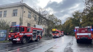 V areálu bývalé Poldi Kladno hořelo. Vzňal se odpad navršený ve sklepě jedné z budov