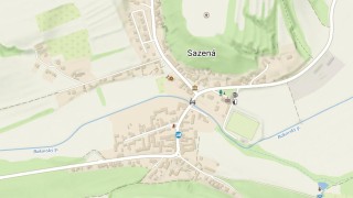 U Sazené narazil motorkář do auta