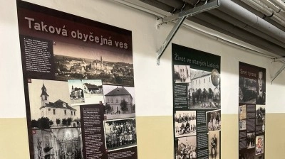 Na kladenském gymnáziu probíhá výstava o lidické tragédii. I pro veřejnost