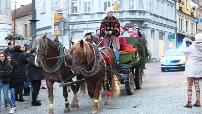 Kladnem prošel pochod Tří králů, přilákal davy lidí