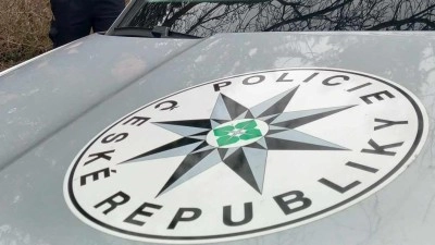 Na dálnici D6 se bouralo, v obou směrech. U obce Kamenné Žehrovice a u obce Družec. Probíhají tam záchranné a vyprošťovací práce