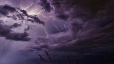 Na západě Čech už udeřily bouřky, postupně se objeví na celém území a budou silné až velmi silné
