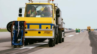 Letiště čeká údržba dráhy. Bude se létat z vedlejší dráhy