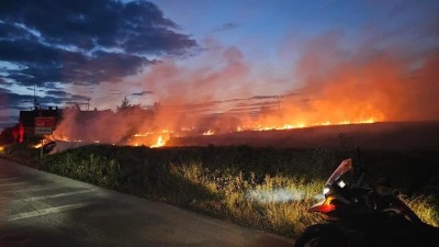 Libušín bez proudu. Hoří zde pole