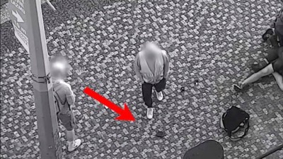 VIDEO: Při policejním zákroku hodlal přihlížející ukrást peněženku, ale kamerový systém ho vypekl