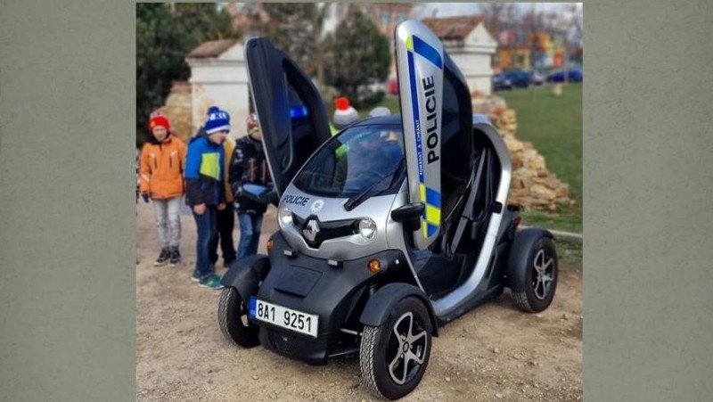 Jako hračka pro děti. Toto je nejmenší auto ve službách české policie, víte, k čemu slouží?