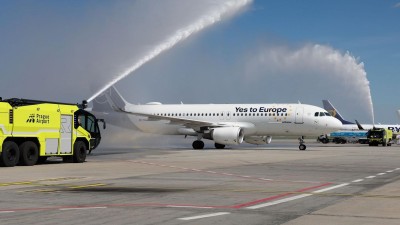 Dvacet let v Evropské unii. Pražské letiště symbolicky oslavilo kulaté výročí se speciálním livery Lufthansy