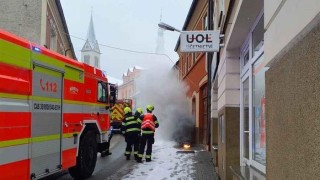 Ve Vrbensk&eacute;ho ulici hořely elektrorozvody v &scaron;achtě, zasahovali zde hasiči, str&aacute;žn&iacute;ci i policist&eacute;